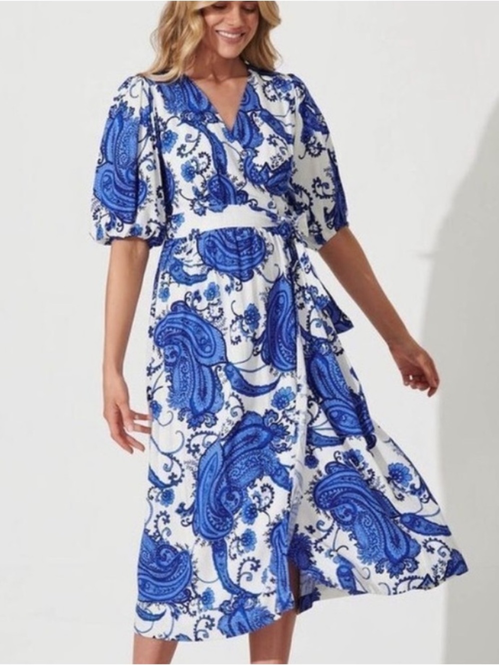 White closet elements wrap dress